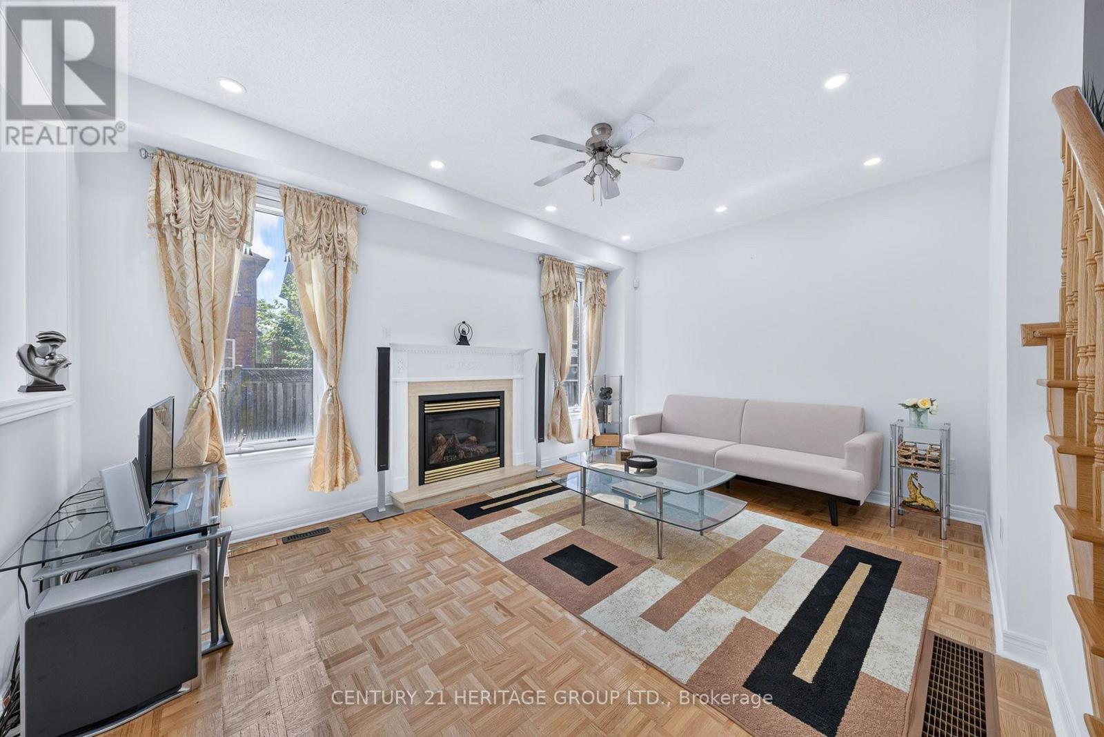 19 REYNOLDS AVENUE - 16