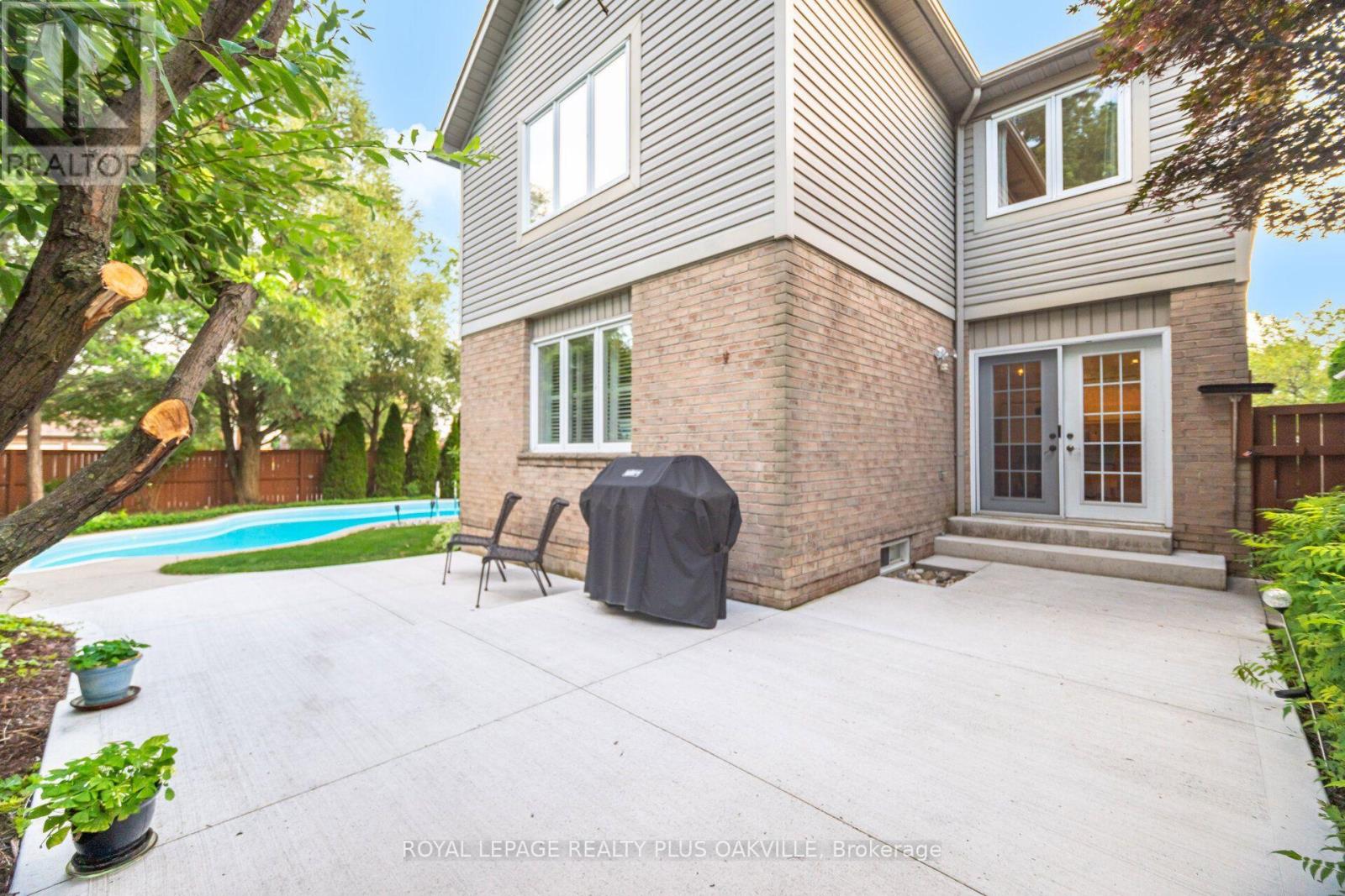 5882 CORNELL CRESCENT - 40