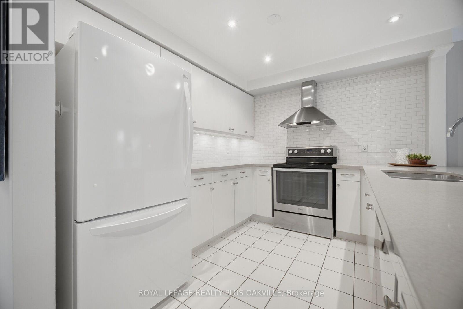 5882 CORNELL CRESCENT - 12