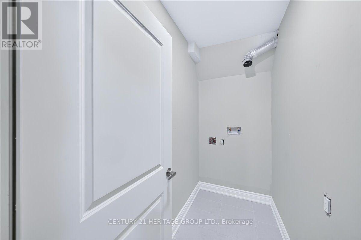 19 REYNOLDS AVENUE - 40