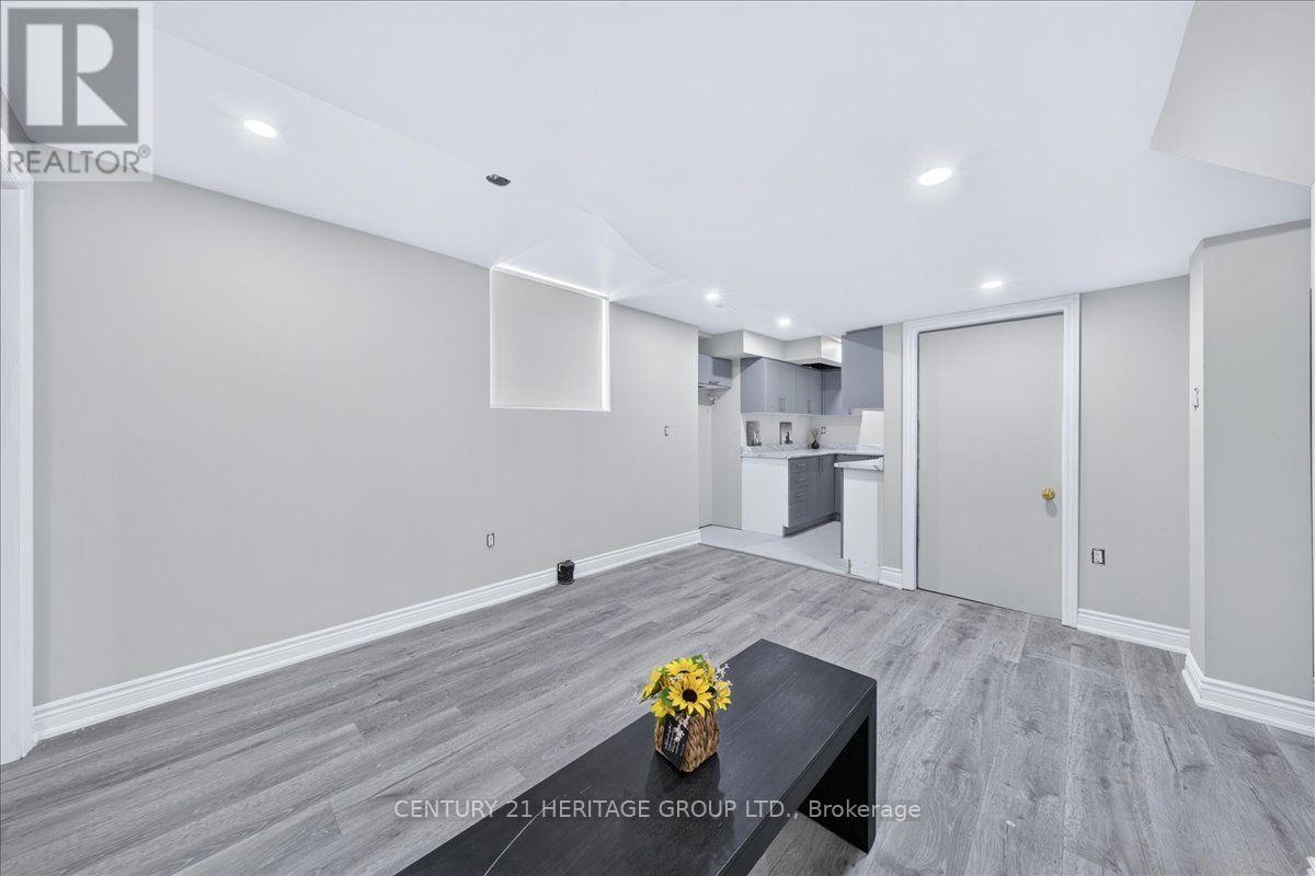 19 REYNOLDS AVENUE - 35