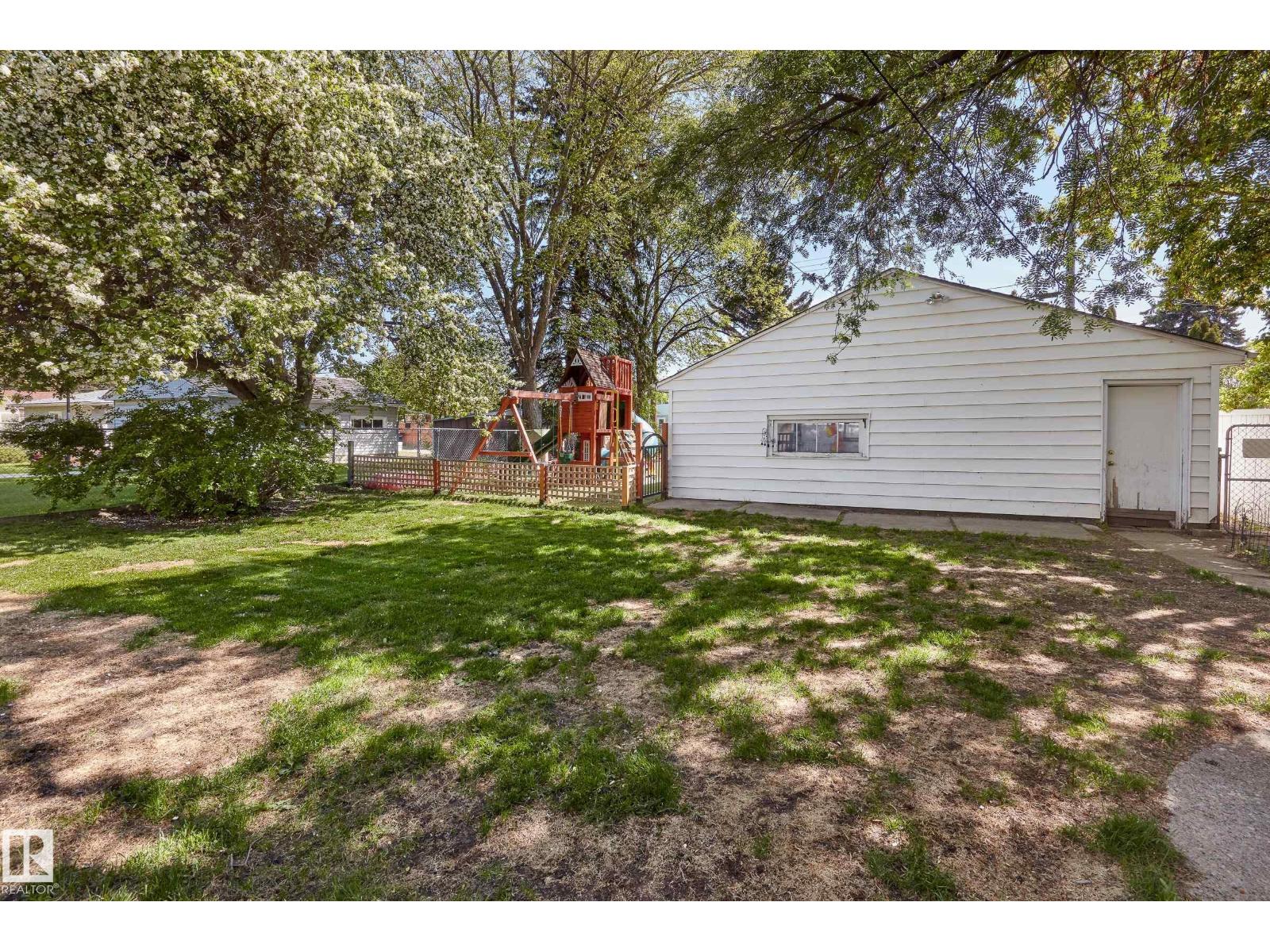 9717 143 ST NW - Image 37