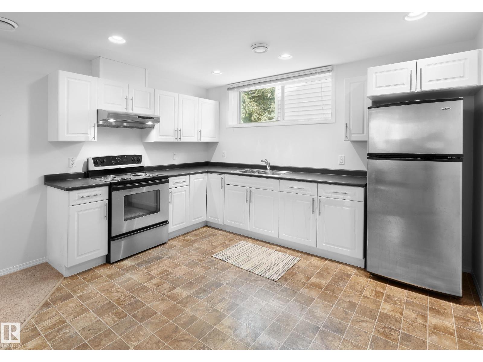 9717 143 ST NW - 23