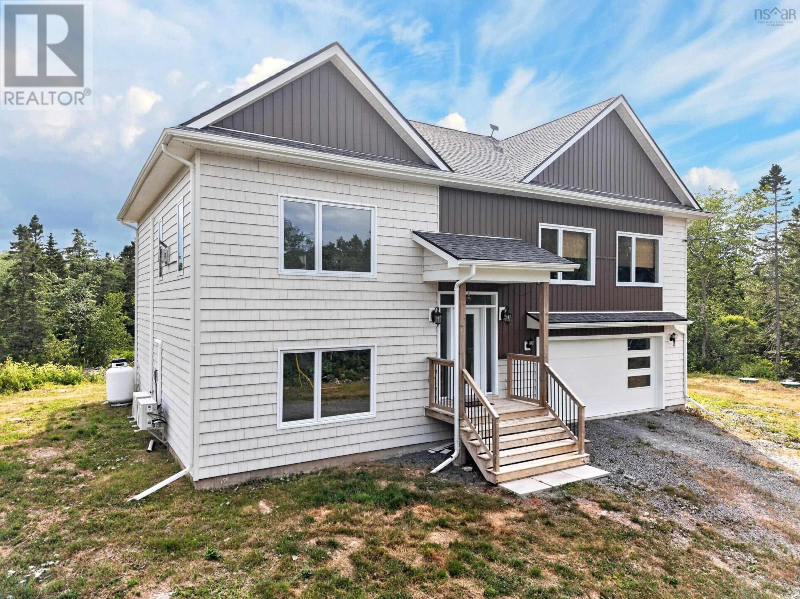 819 Bissett Road - 1