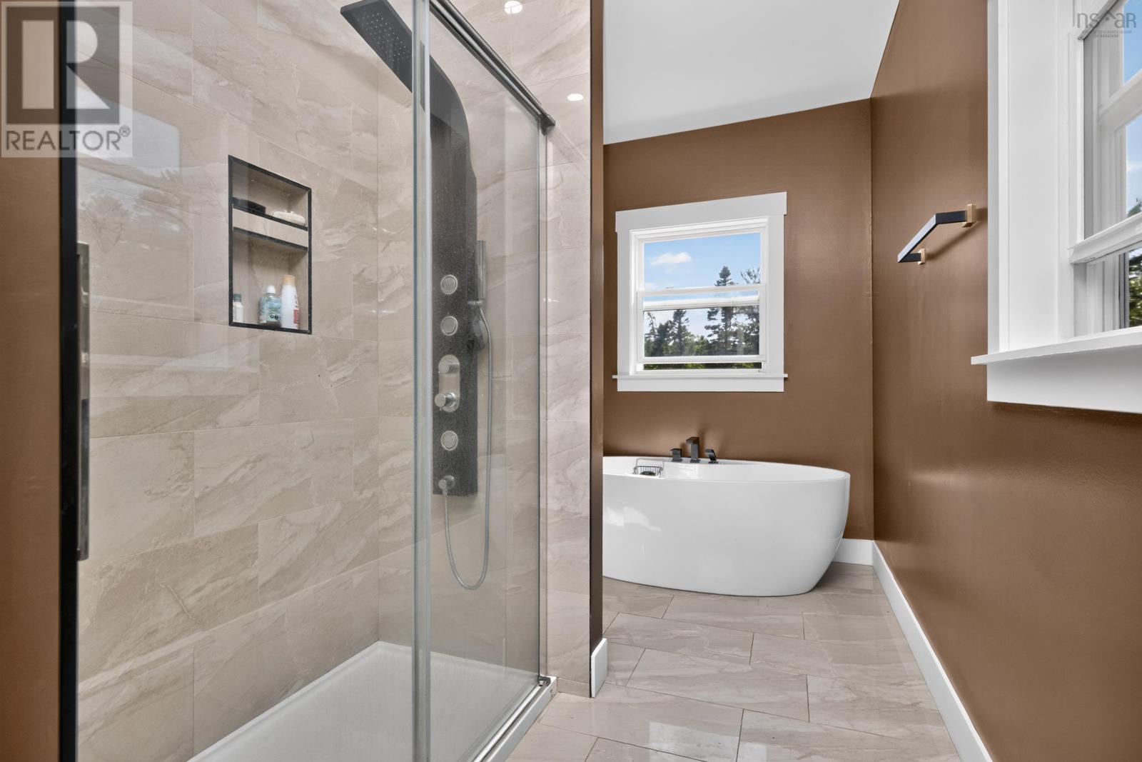 819 Bissett Road - 18