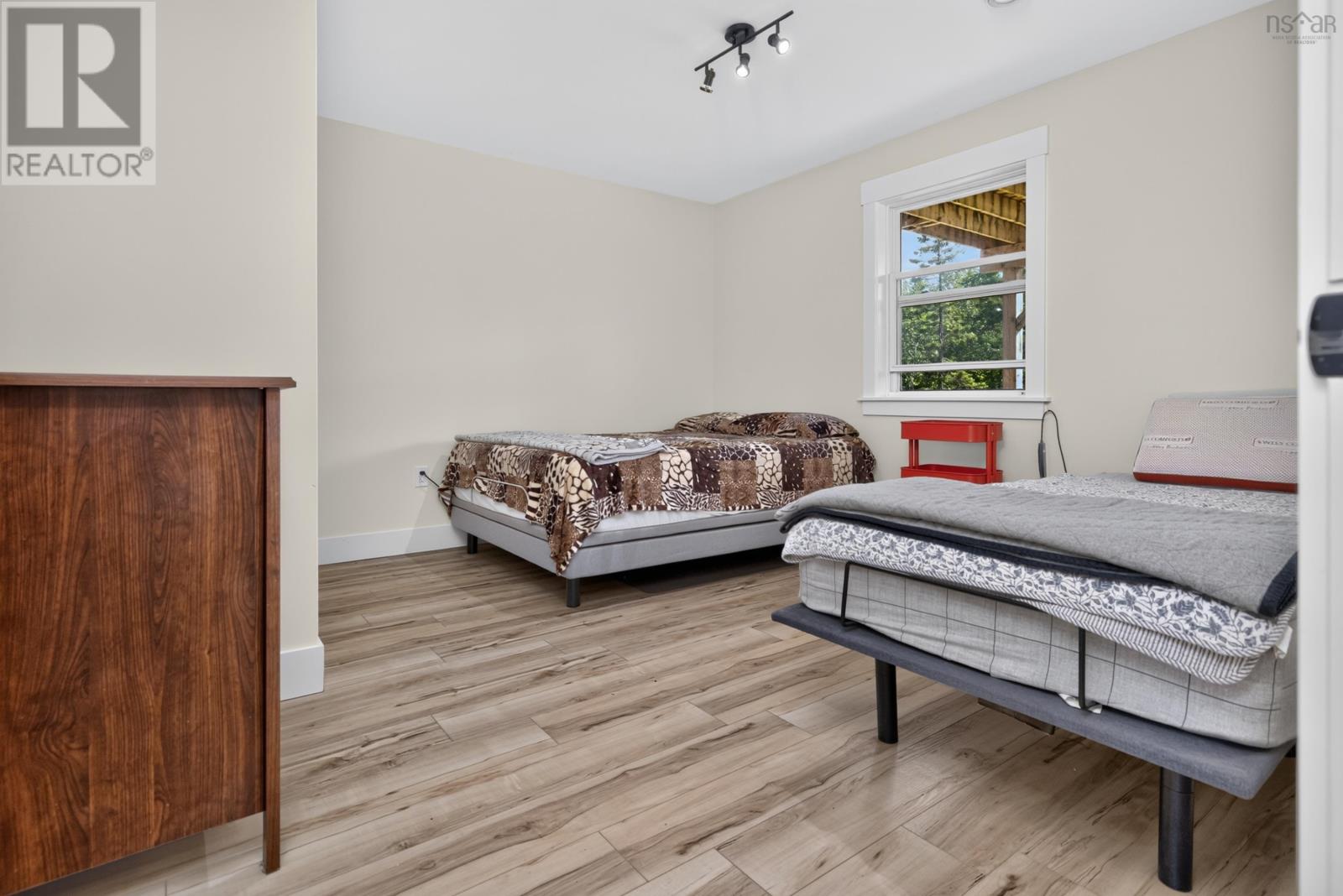 819 Bissett Road - 29