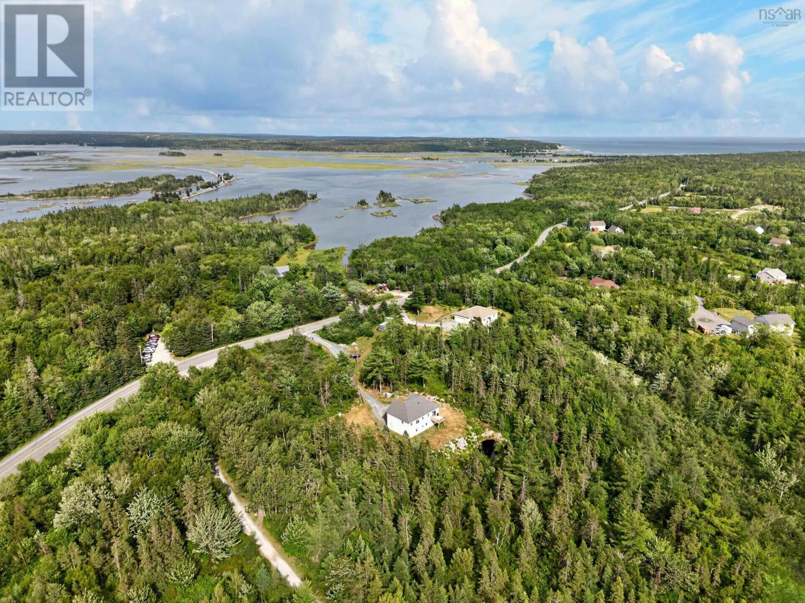 819 Bissett Road - 40
