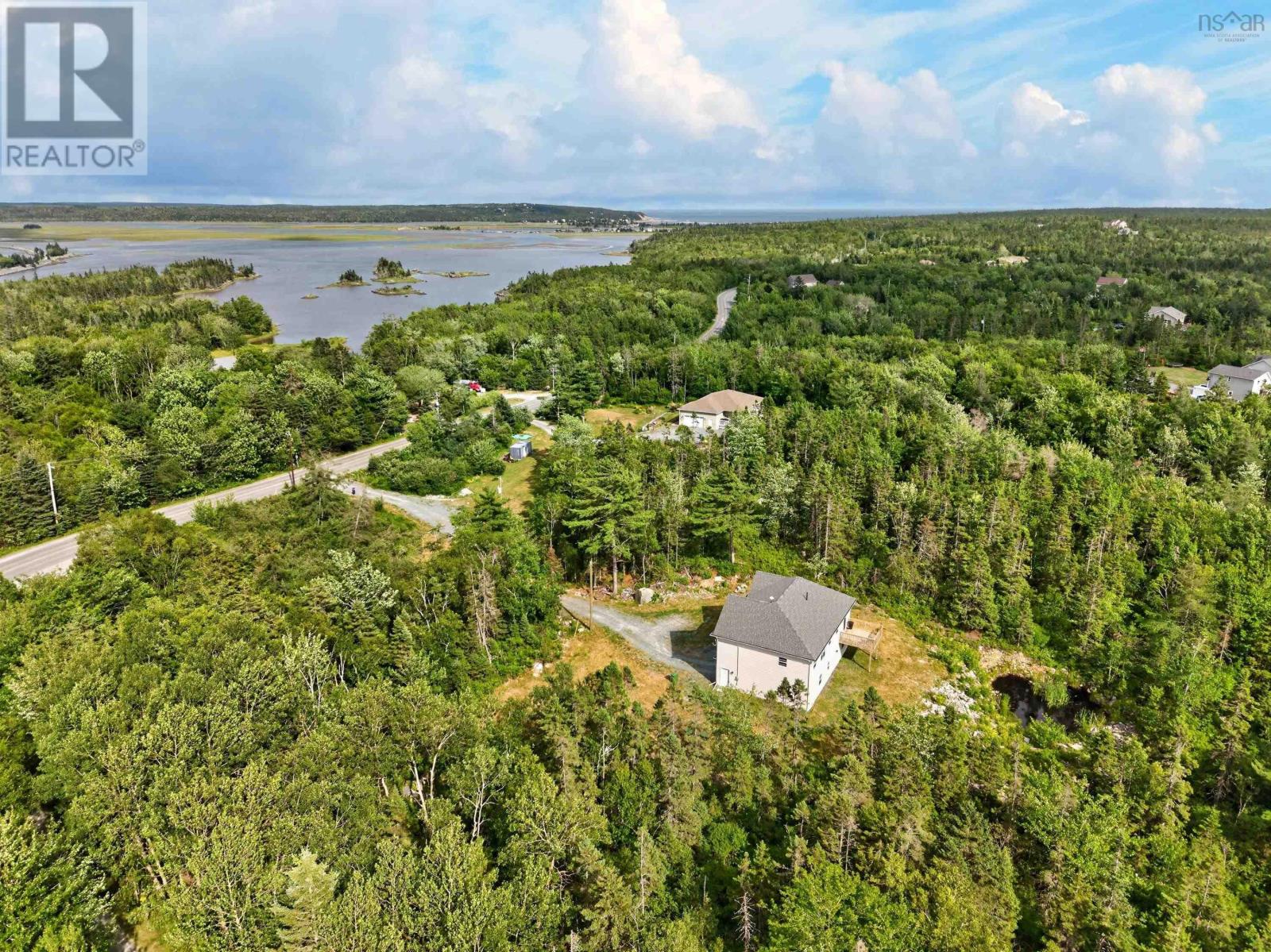 819 Bissett Road - 41