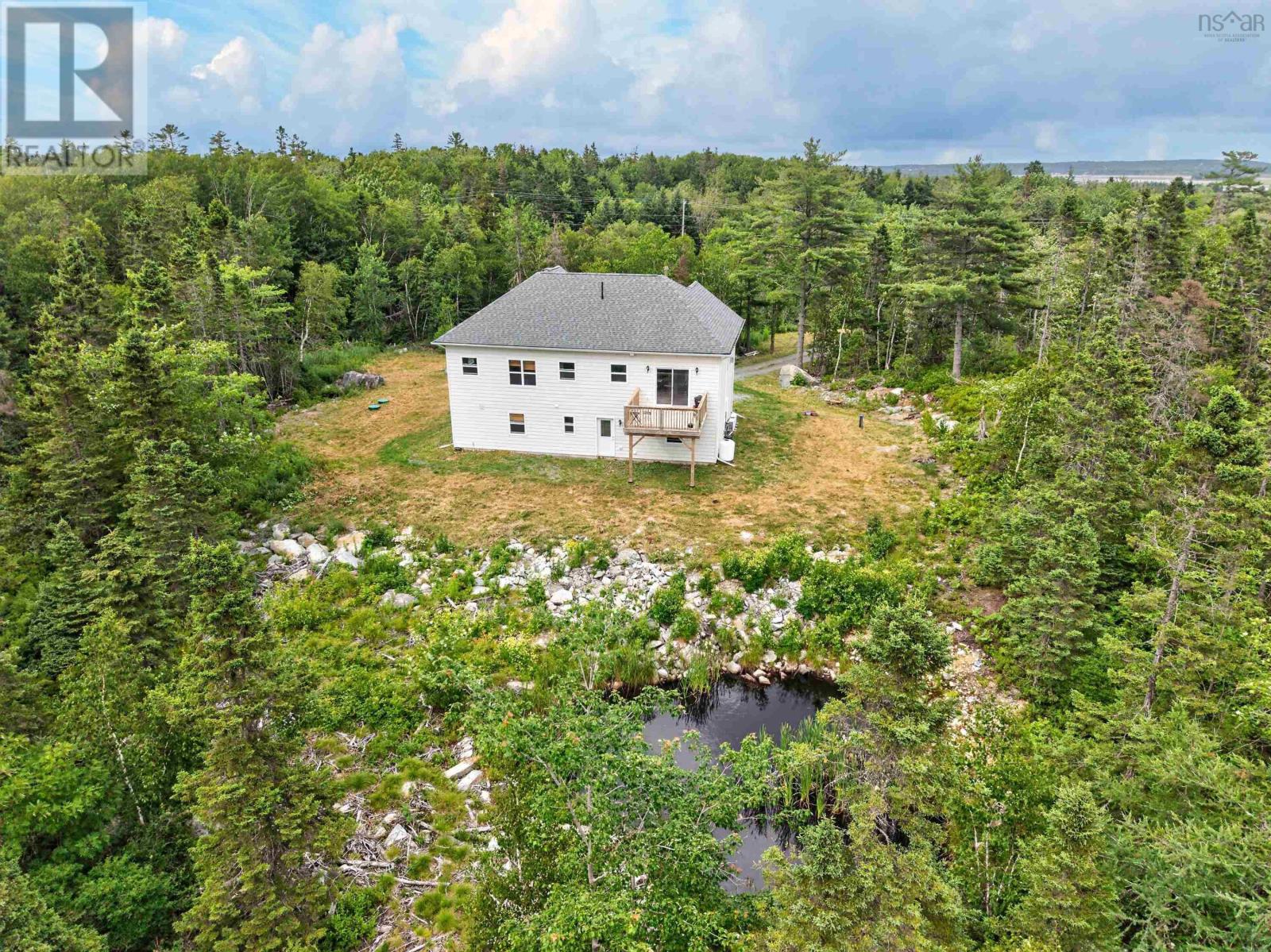 819 Bissett Road - 45