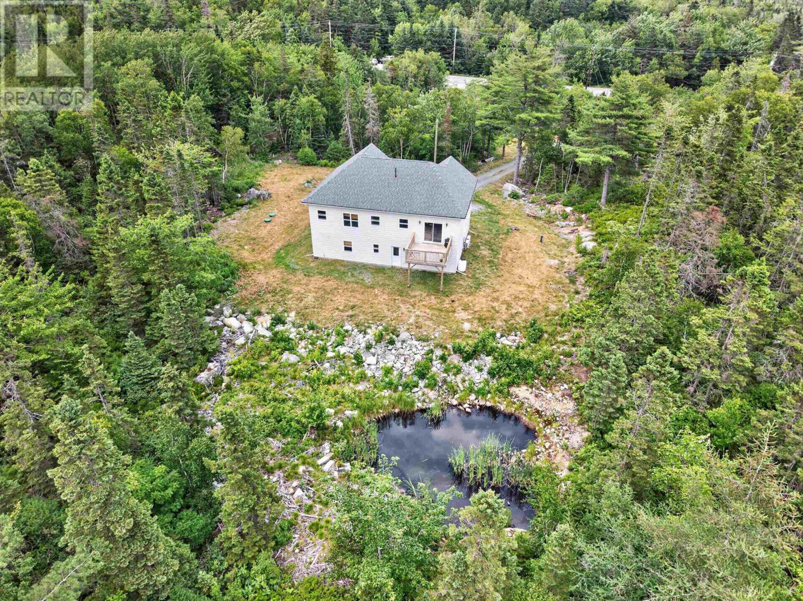 819 Bissett Road - 46