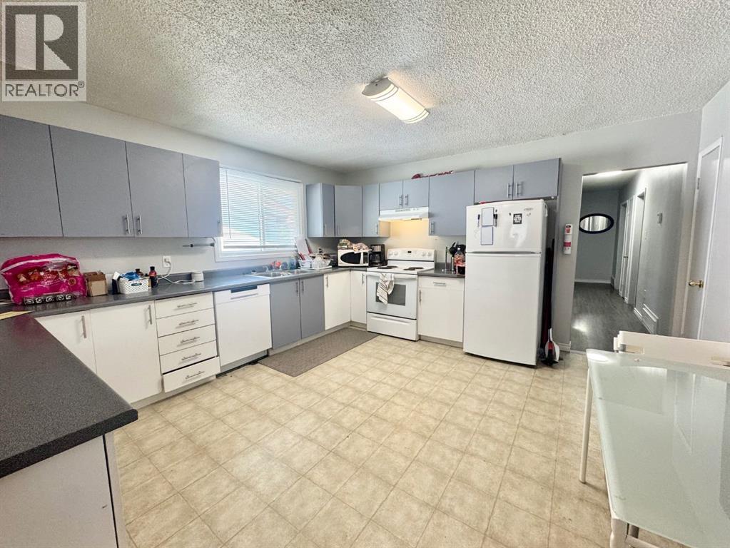 4740 56 Avenue - 12
