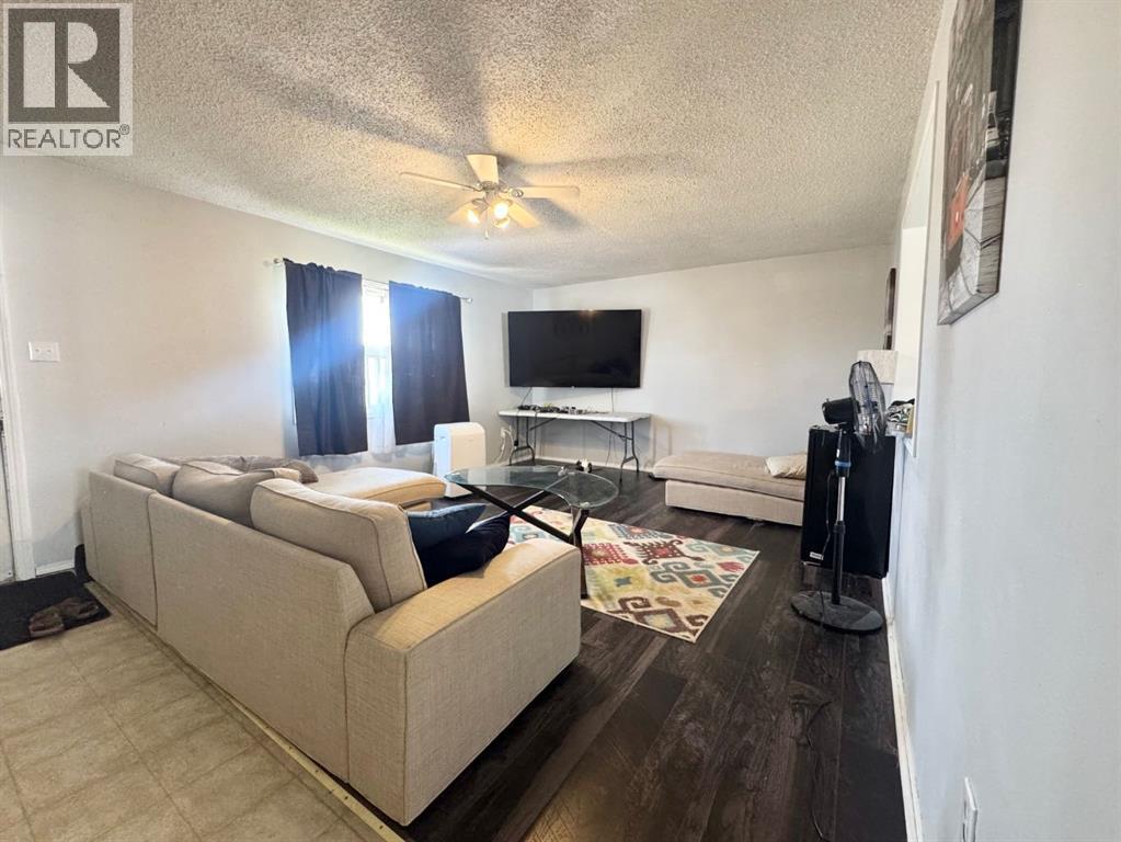 4740 56 Avenue - 14