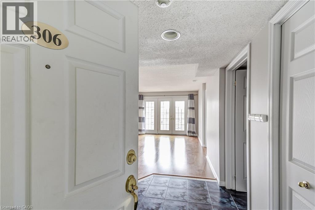 #306E 216 PLAINS Road W - 3