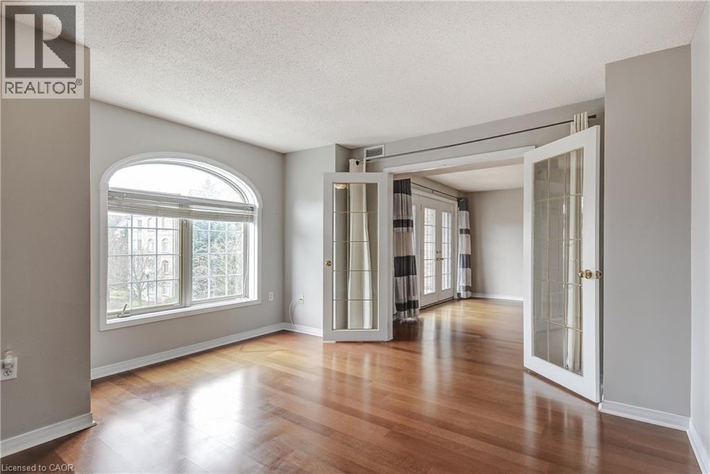 #306E 216 PLAINS Road W - 25