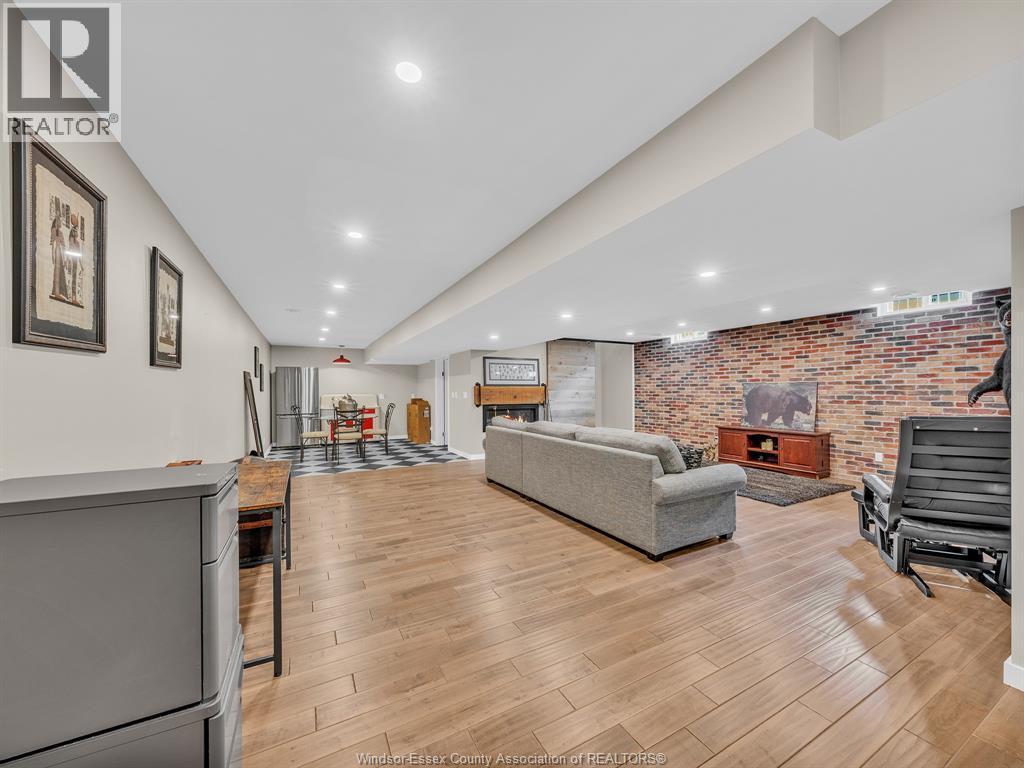 2425 SKINNER - 29