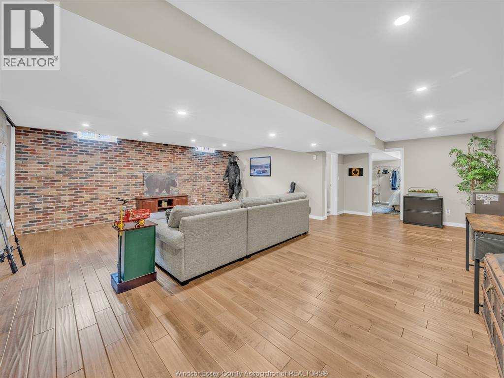 2425 SKINNER - 28