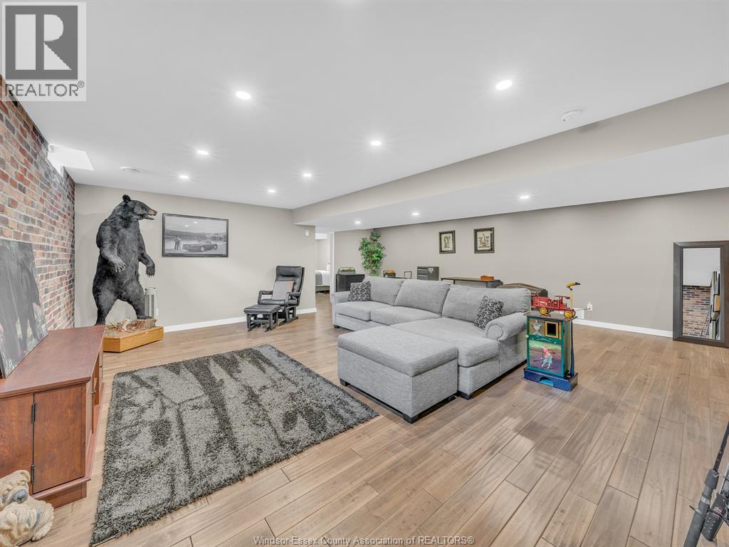 2425 SKINNER - 27