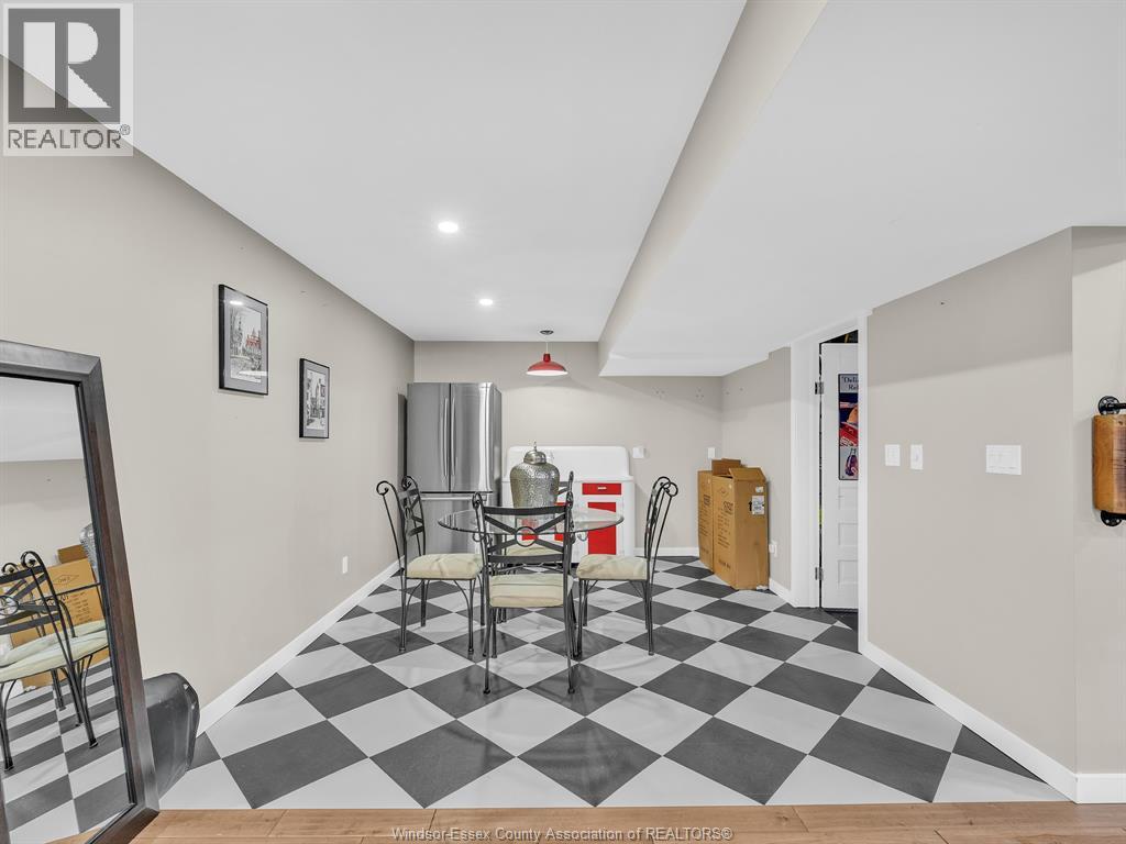 2425 SKINNER - Image 32
