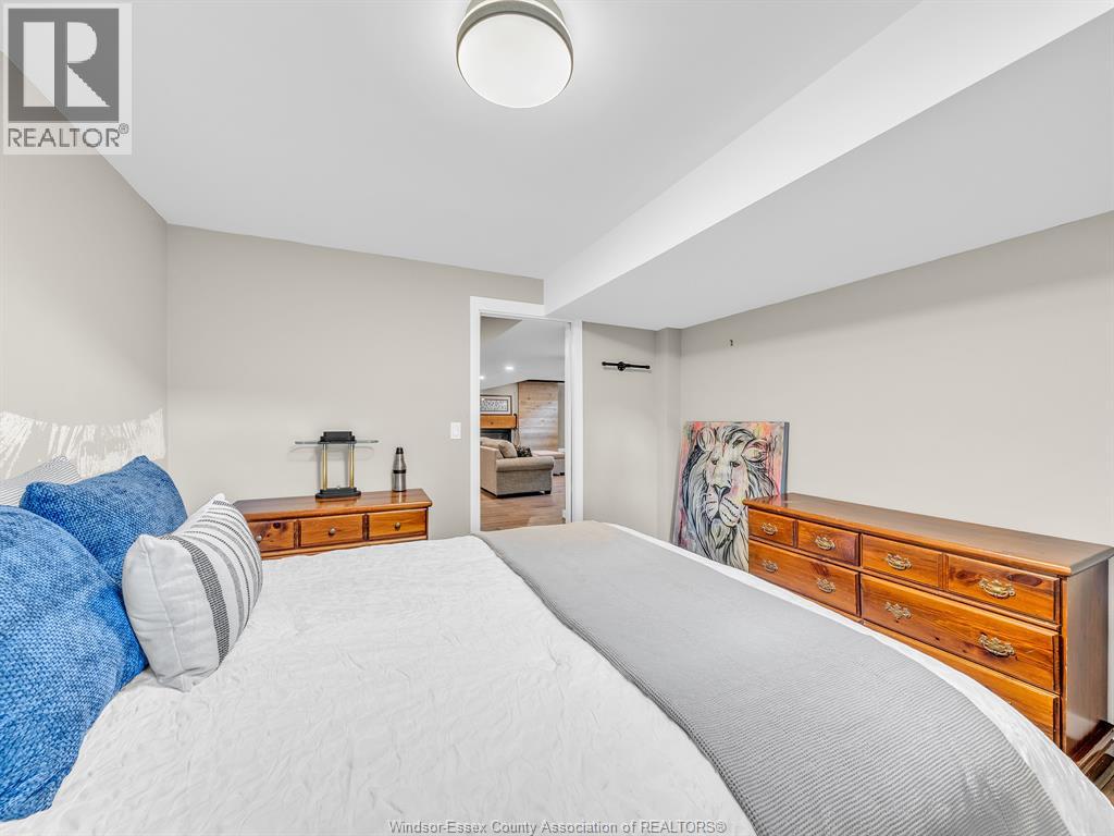2425 SKINNER - 31