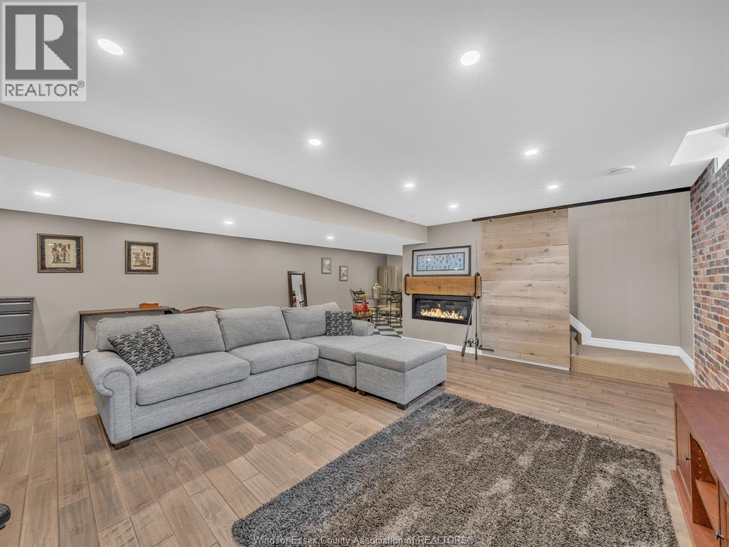 2425 SKINNER - 36