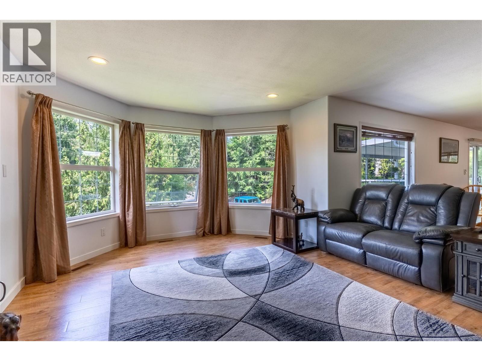 2421 Mount Tuam Crescent - 13