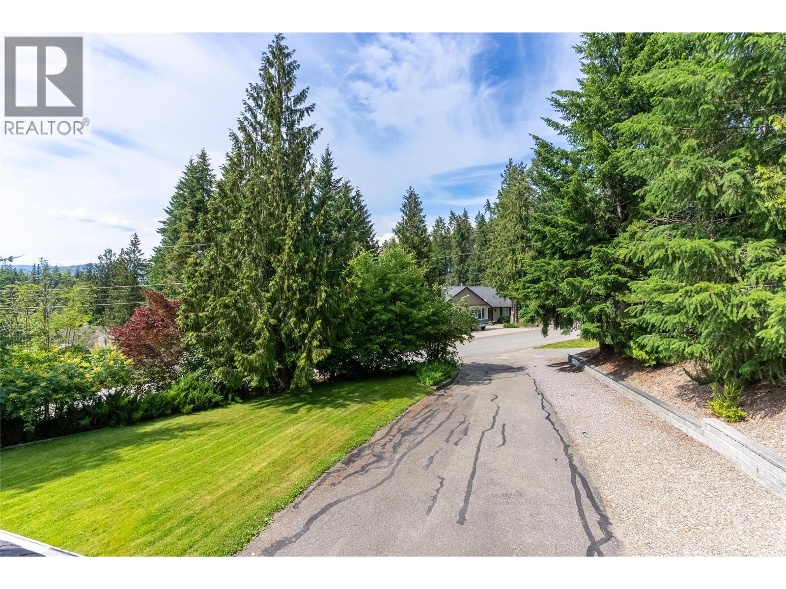 2421 Mount Tuam Crescent - 36