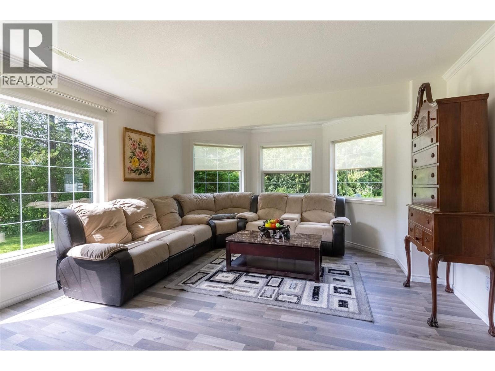 2421 Mount Tuam Crescent - 24