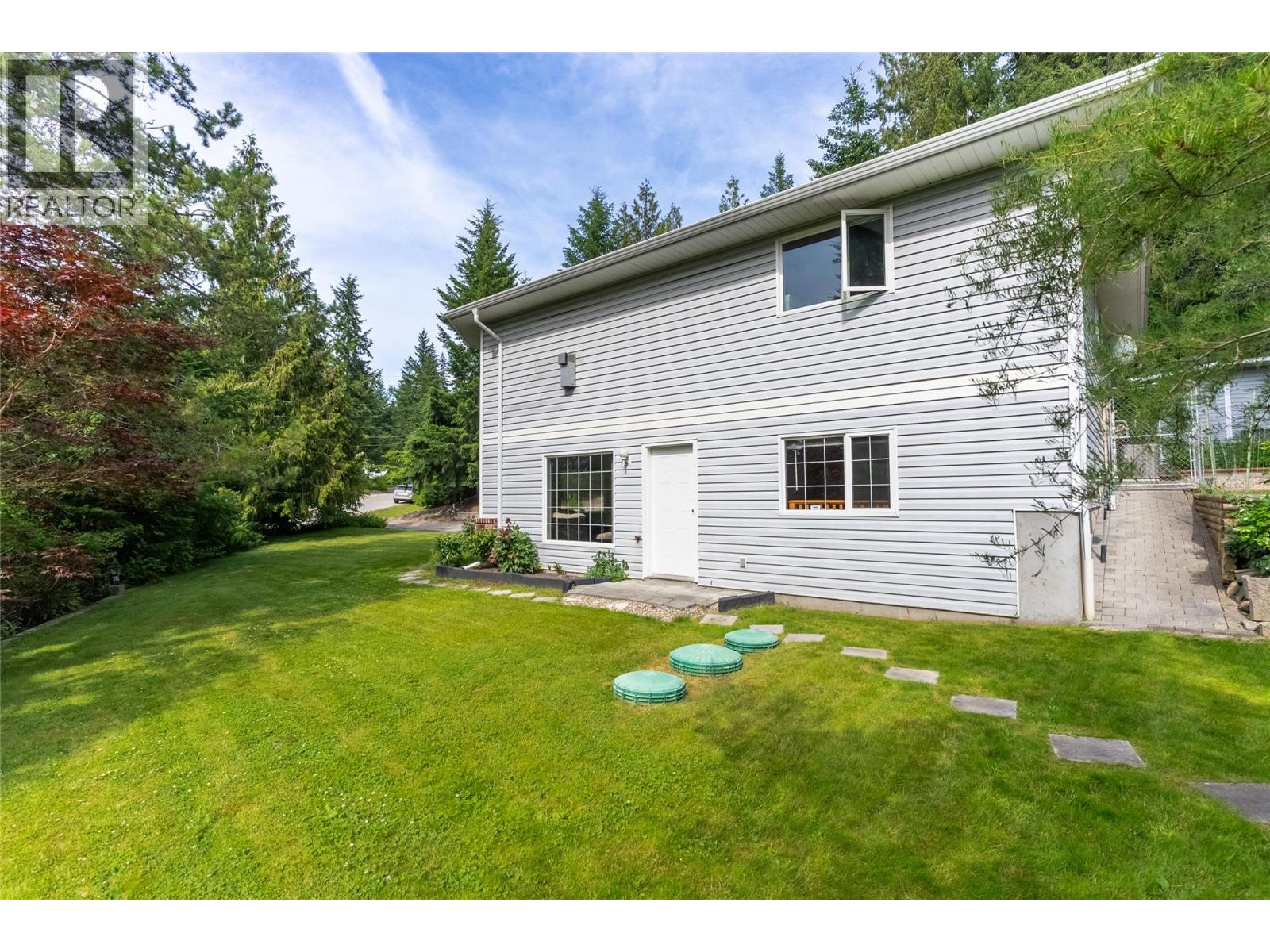 2421 Mount Tuam Crescent - 32