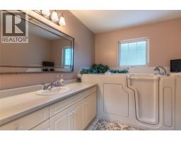 2421 Mount Tuam Crescent, Sorrento, BC V0E2W2 Photo 19