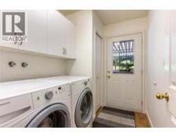 2421 Mount Tuam Crescent, Sorrento, BC V0E2W2 Photo 20