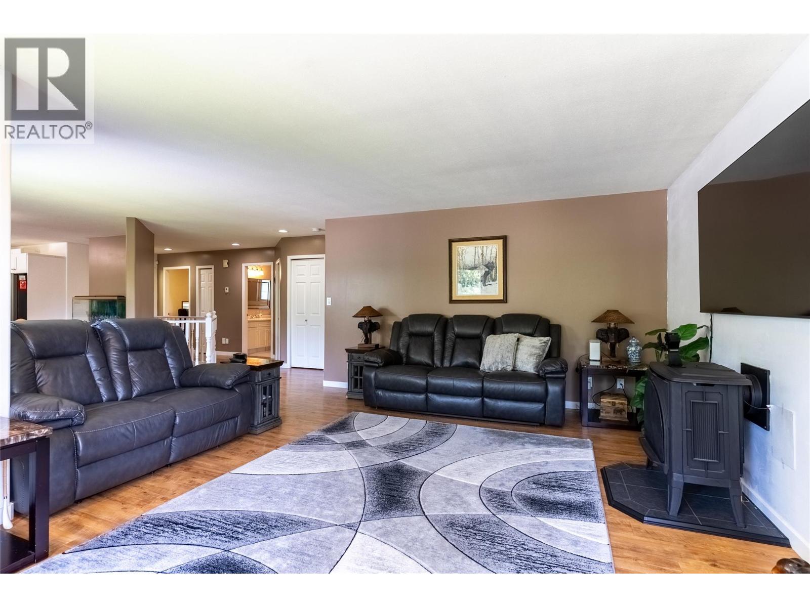2421 Mount Tuam Crescent - 12