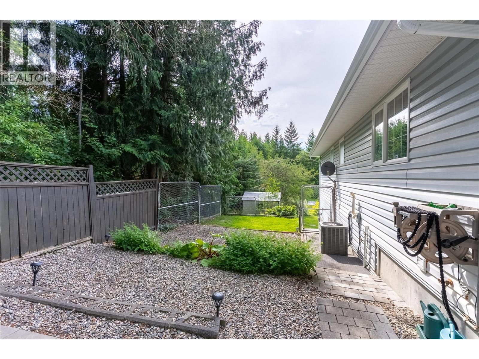 2421 Mount Tuam Crescent - 33