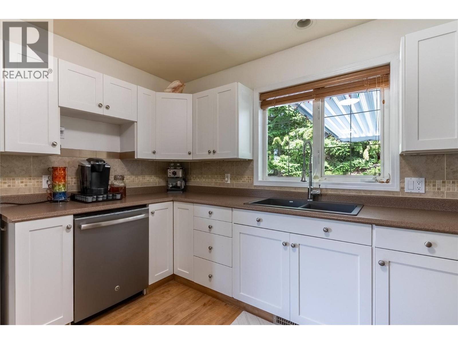 2421 Mount Tuam Crescent - 8