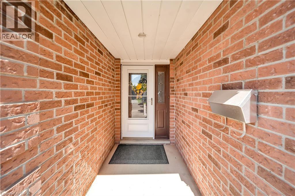 43 HOBART Crescent - 4
