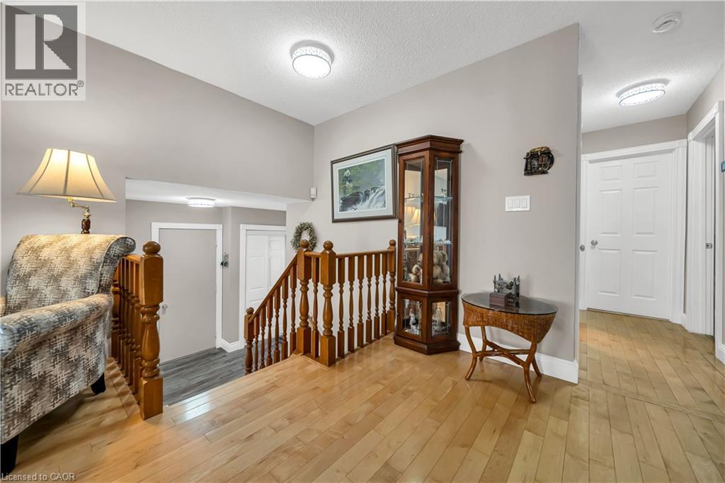 43 HOBART Crescent - 8