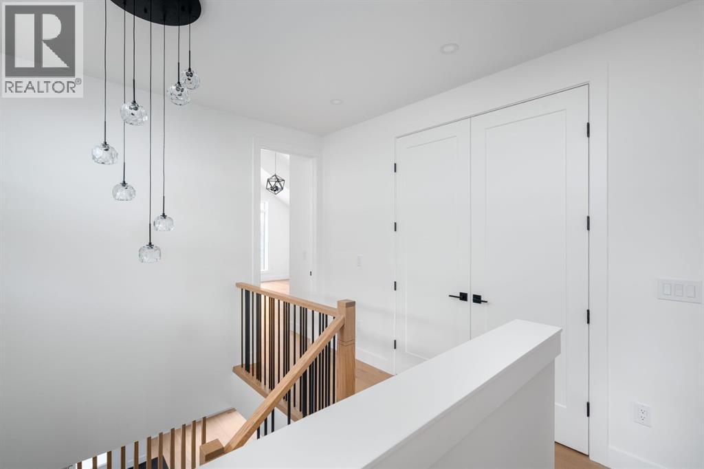 2227 36 Street SW - 25