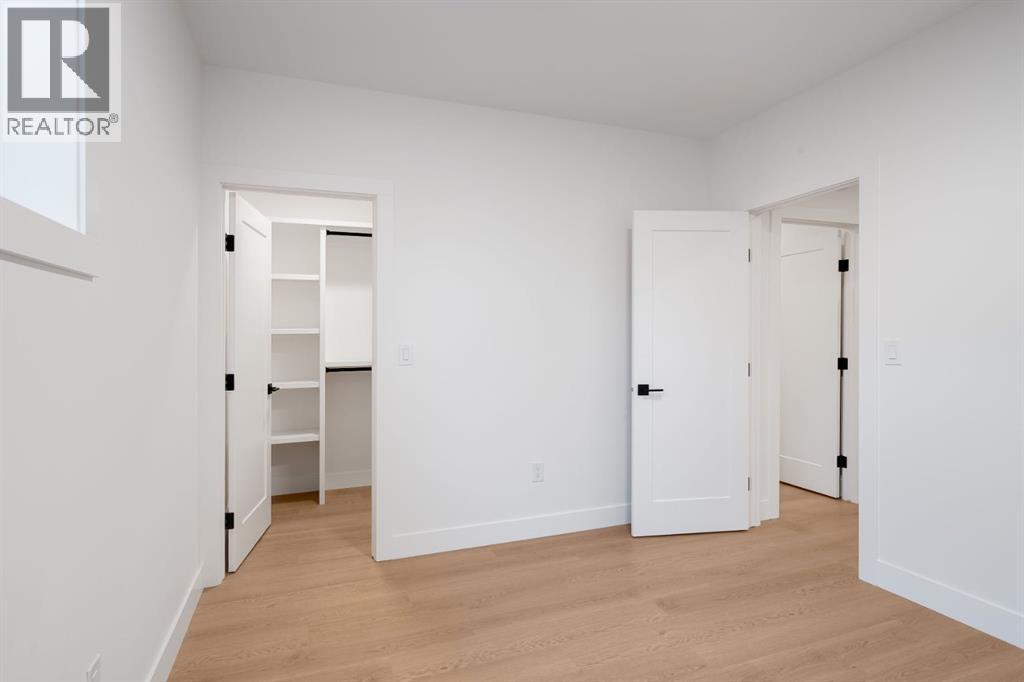 2227 36 Street SW - 42