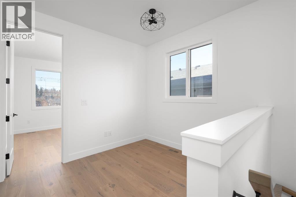 2227 36 Street SW - 35