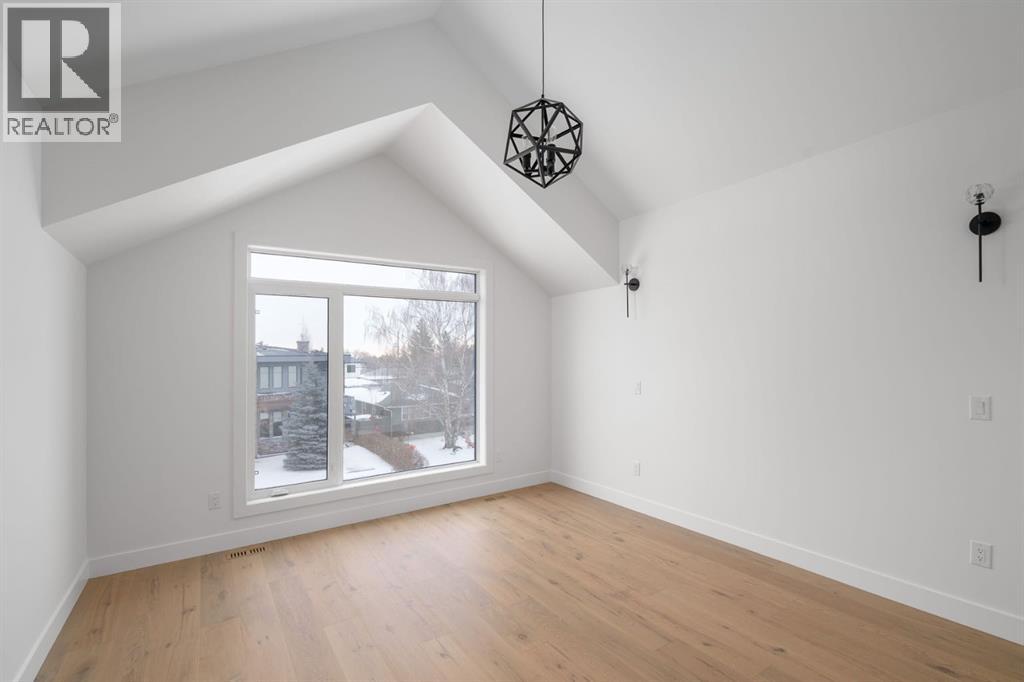 2227 36 Street SW - 26