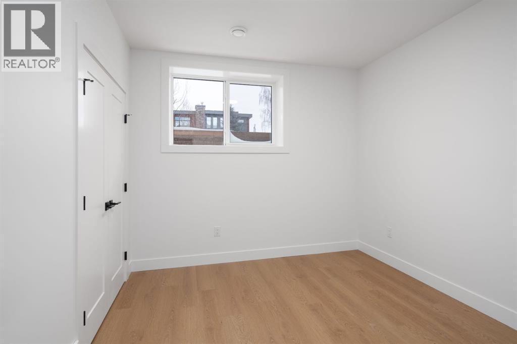 2227 36 Street SW - 43