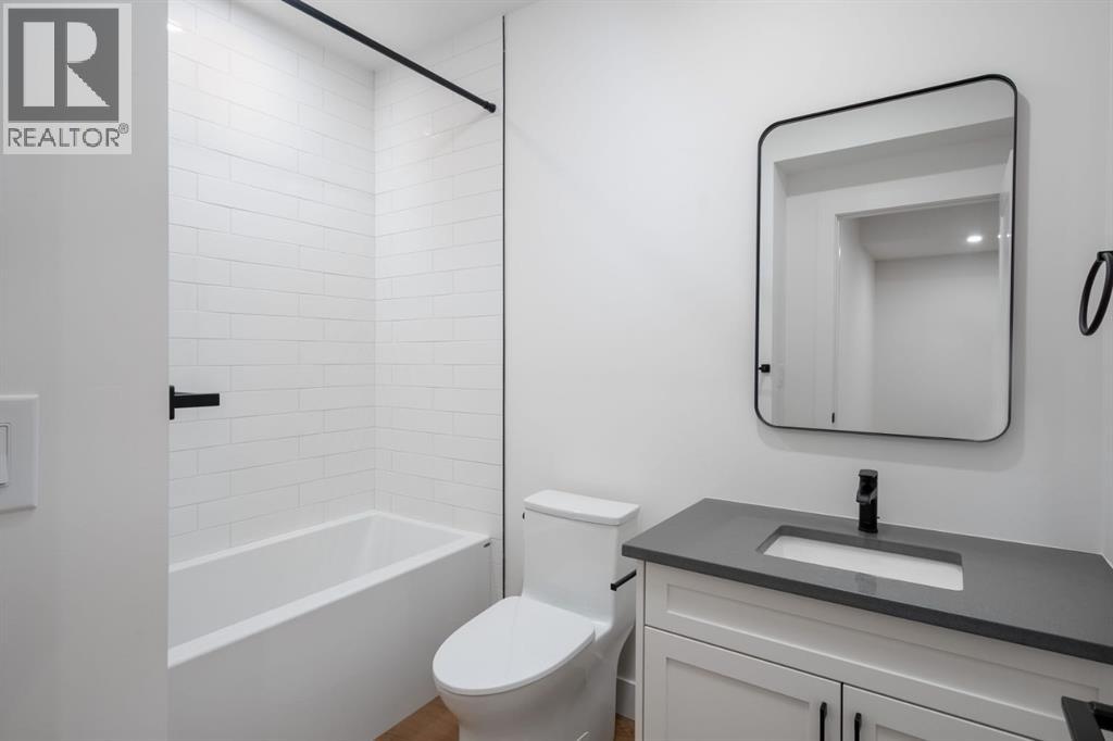 2227 36 Street SW - 40