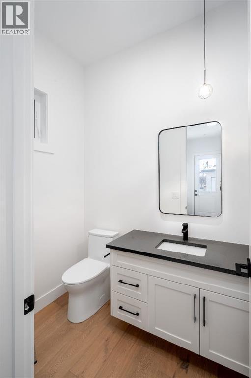 2227 36 Street SW - 22