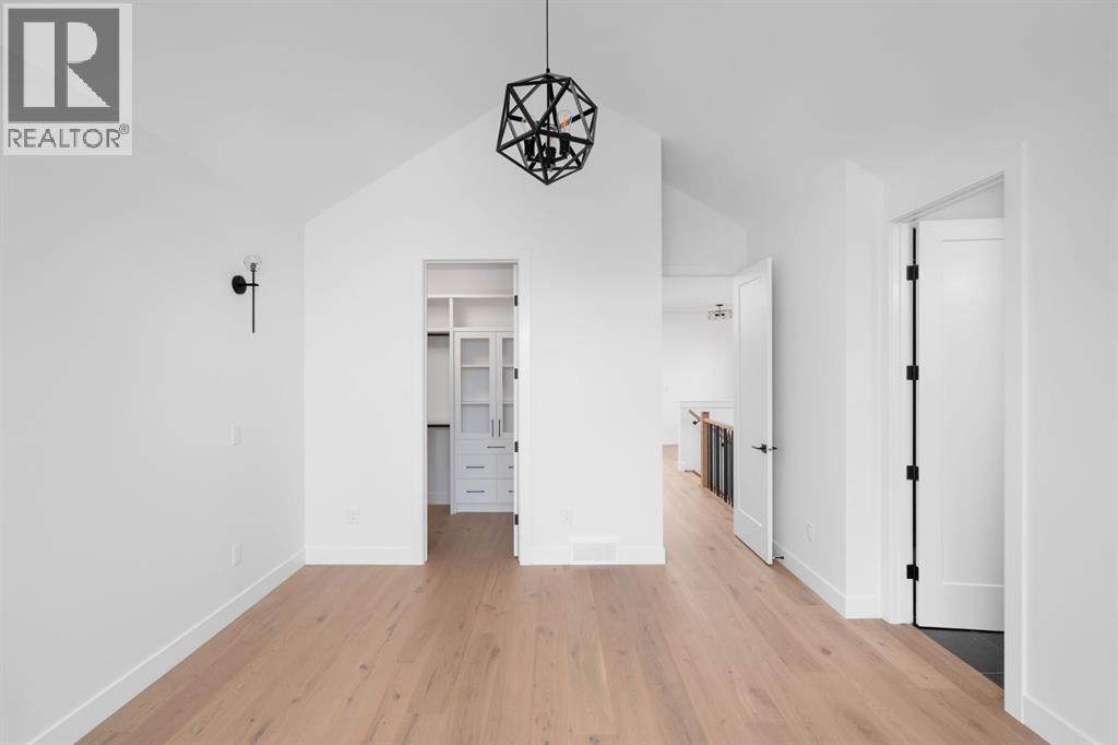 2227 36 Street SW - 27