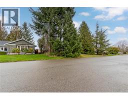 881 Fairways Dr, Qualicum Beach, BC V9K2J1 Photo 8