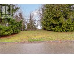 881 Fairways Dr, Qualicum Beach, BC V9K2J1 Photo 10