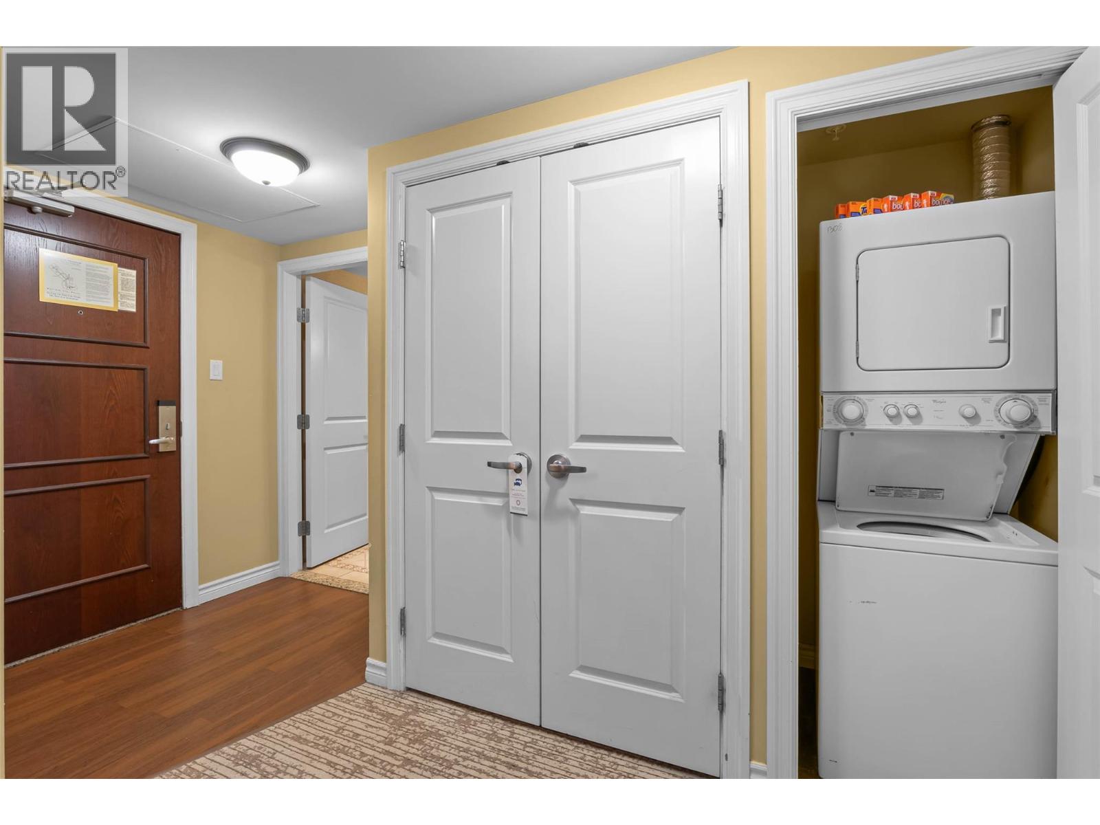 #1315D 3250 Village Way - 16