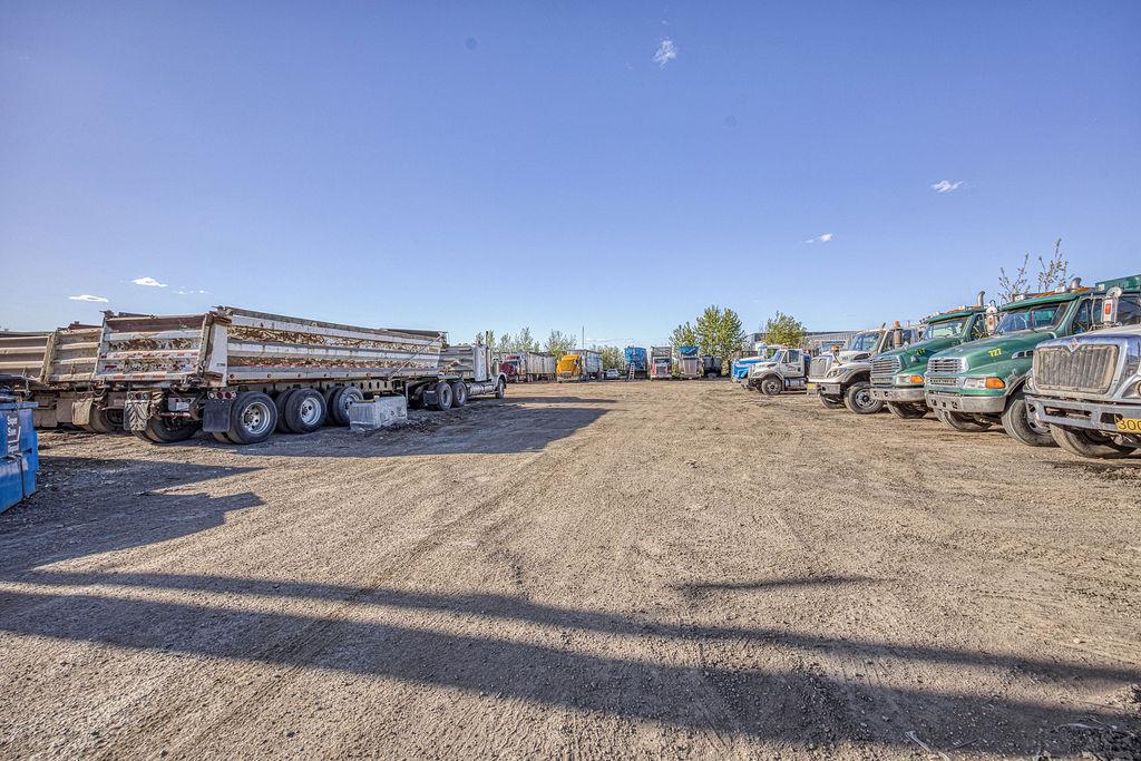 3652 74 Avenue NW - Photo 5