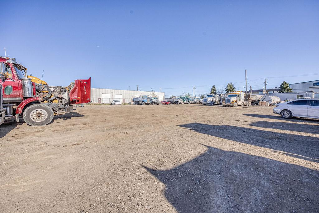 3652 74 Avenue NW - Photo 8