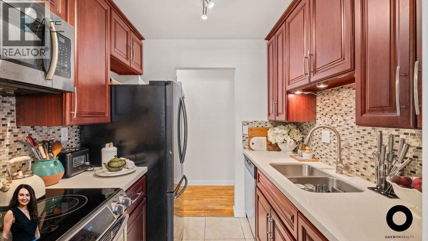 608 555 W 28TH STREET — photo 3