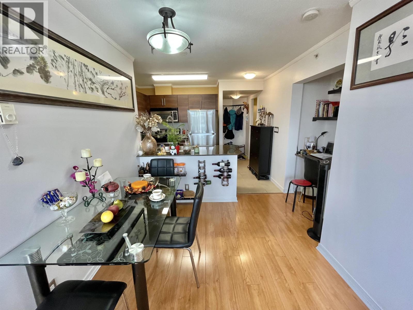 1105 813 AGNES STREET — photo 4